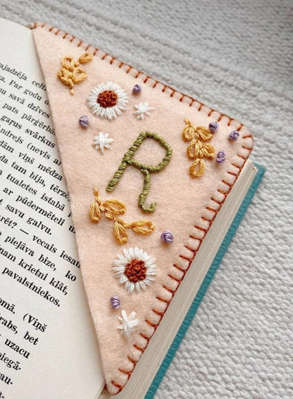 🎁Personalized Embroidered Corner Bookmark⏳